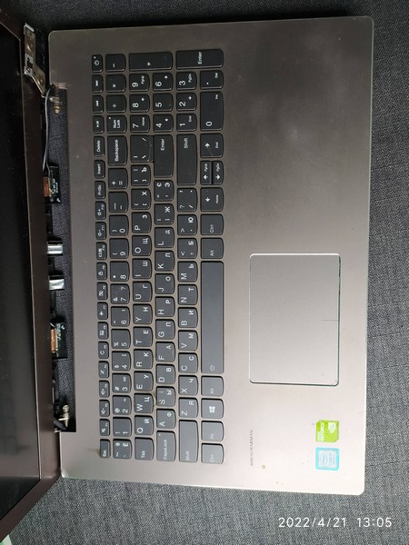 ремонт корпуса ноутбука Lenovo ideapad 520-15IKB у львові в ноутбуці Lenovo ideapad 520-15IKB поламаний корпус