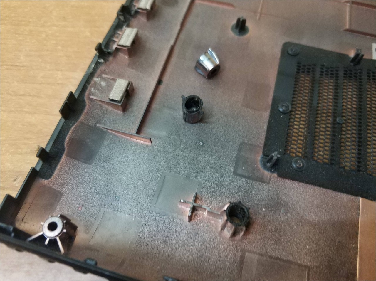 Lenovo Y520 зламані кріплення