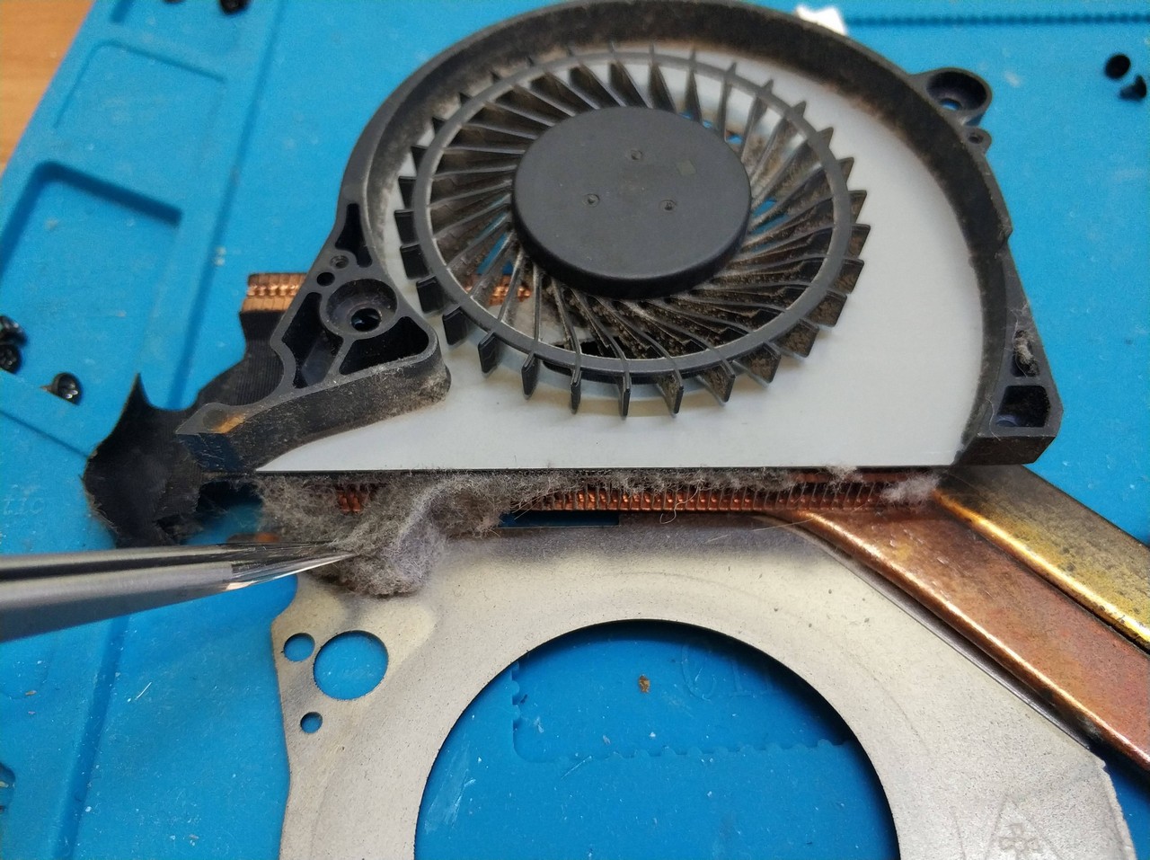 Dell Inspiron 15-7577 охолодження