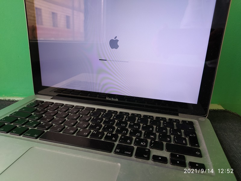 apple macbook не завантажується