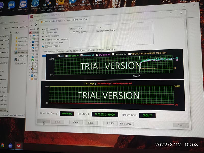 Процес тестування стабільності системи на ноутбуці за допомогою програми AIDA64. Графік показує перегрів процесора і зниження продуктивності (CPU тротлінг).
