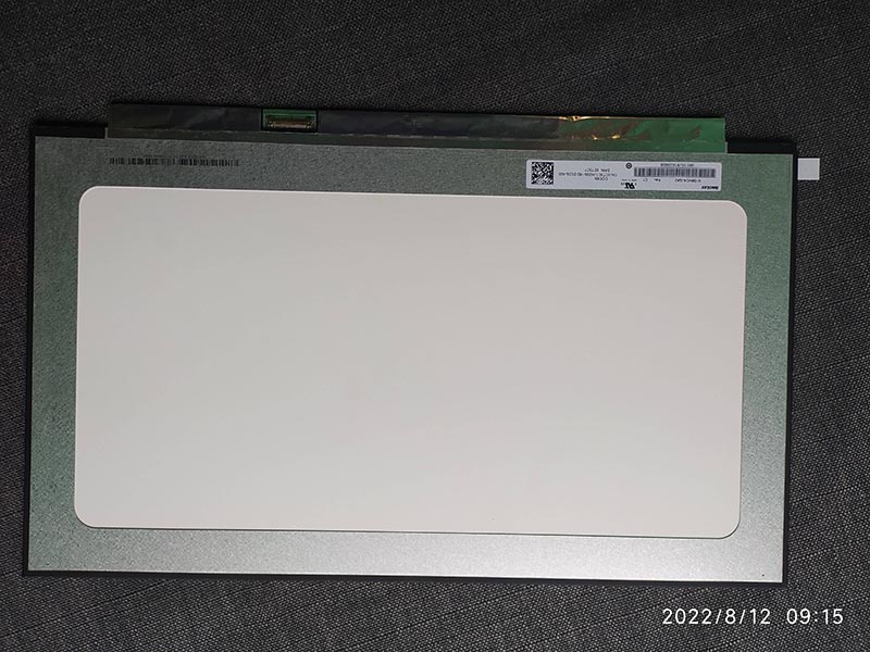 Зображення нової матриці для заміни екрану ноутбука. Екран без зовнішньої панелі, готовий до встановлення.