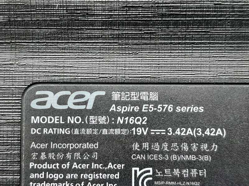Зображення задньої панелі ноутбука Acer Aspire E5-576 з інформацією про модель та електричні характеристики. Модель N16Q2, живлення 19V, 3.42A. Це важливі технічні дані для обслуговування та ремонту ноутбуків цієї серії, включно з розв'язанням проблем із перегрівом і портом LAN. Також корисно для тих, хто шукає технічну підтримку для заміни комплектуючих.