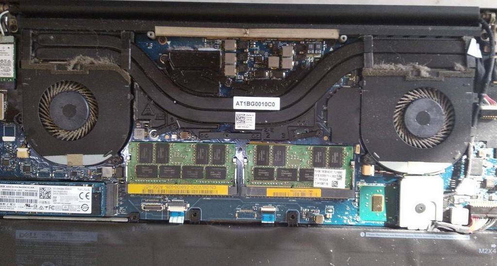 ноутбук Dell Precision 5510 в пыли ноутбук Dell Precision 5510 в пилюці