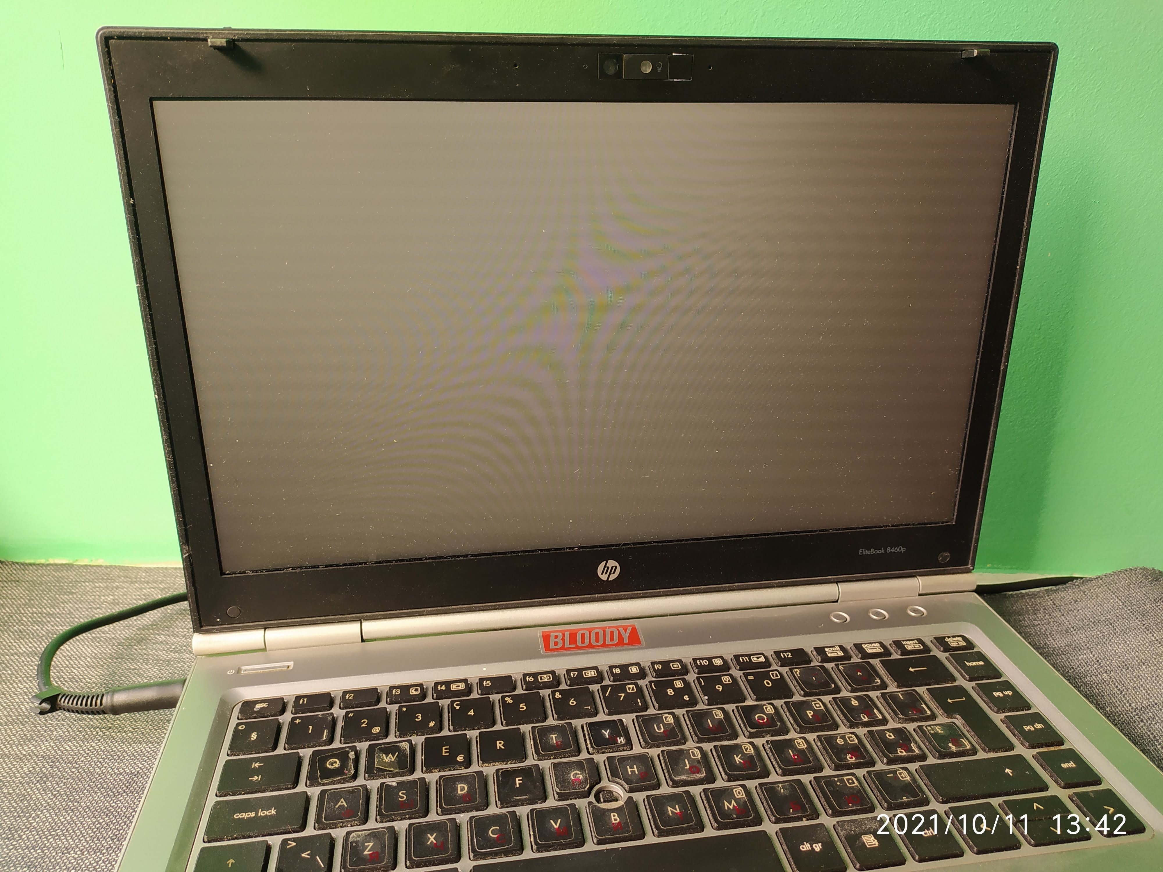 Ноутбук HP EliteBook 8460p білий екран