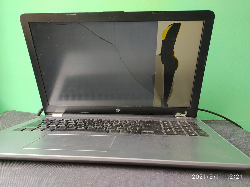 Ноутбук HP 250 G6 розбитий екран