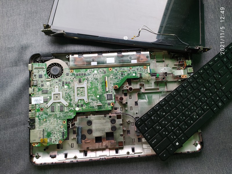 розібраний ноутбук HP Pavilion g7-2225sr