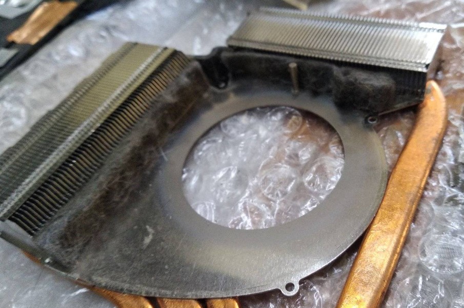 ноутбук MSI Leopard GP75-8SD MS-17E2