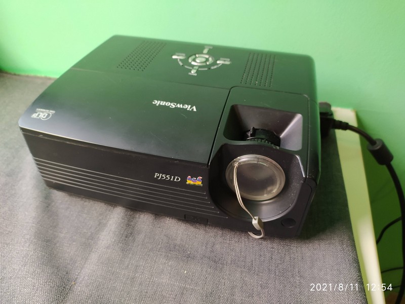 проектор ViewSonic PJ551D не вмикається