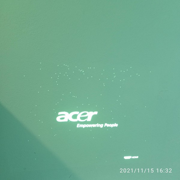 Acer P5205 зернистое изображения проектор Acer P5205 крапки на зображенні