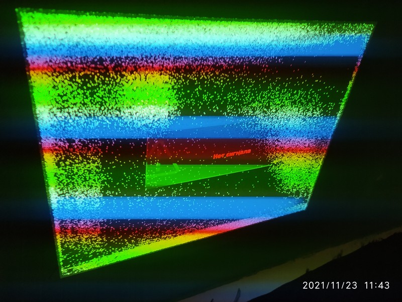 цятки на зображенні від проектора Benq MP511