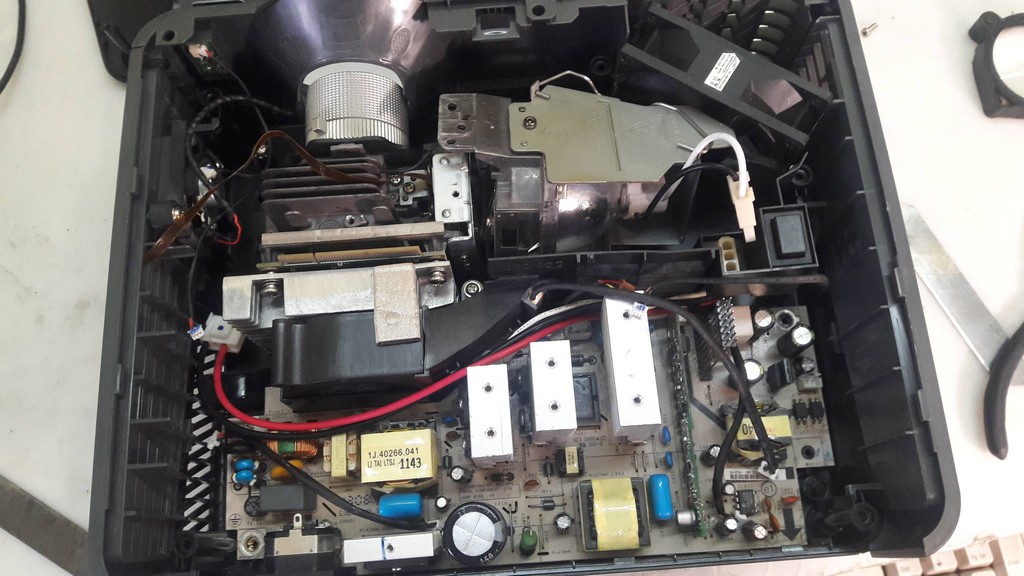 розібраний проектор benq