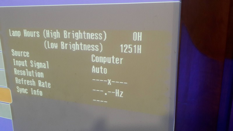 Проектор Epson EMP-1700 Проектор Epson EMP-1700