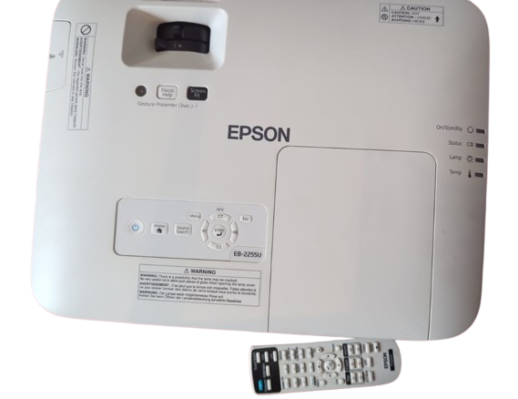 Проектор Epson EB-2255U ремонт пульта керування Проектор Epson EB-2255U із пультом дистанційного керування. Ремонт і технічне обслуговування LCD-проекторів Epson.