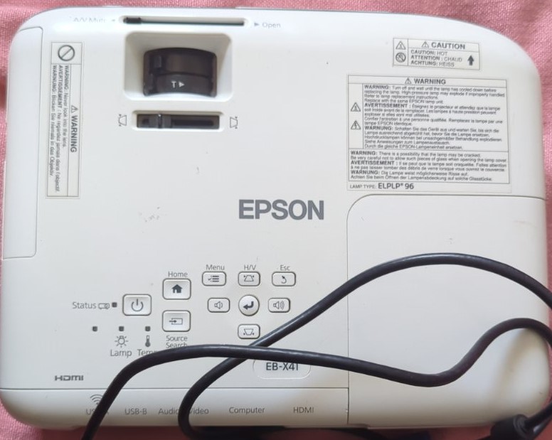 Заміна лампи в проекторі Epson H843B