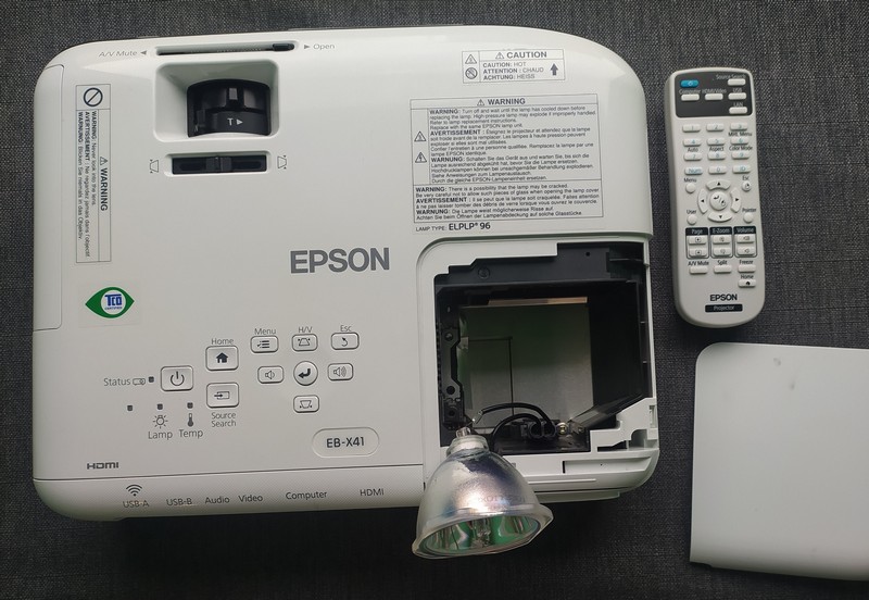 ремонт проекторів epson у львові заміна лампи в проекторі epson