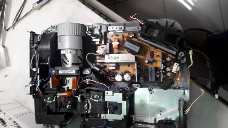 проектор NEC M311W в розібраному вигляді