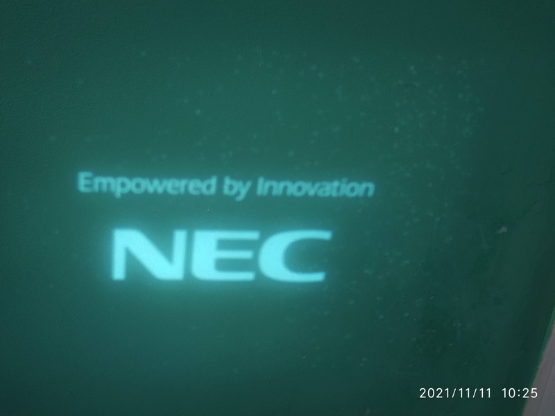 проектор NEC NP210 цятки крапки на зображенні